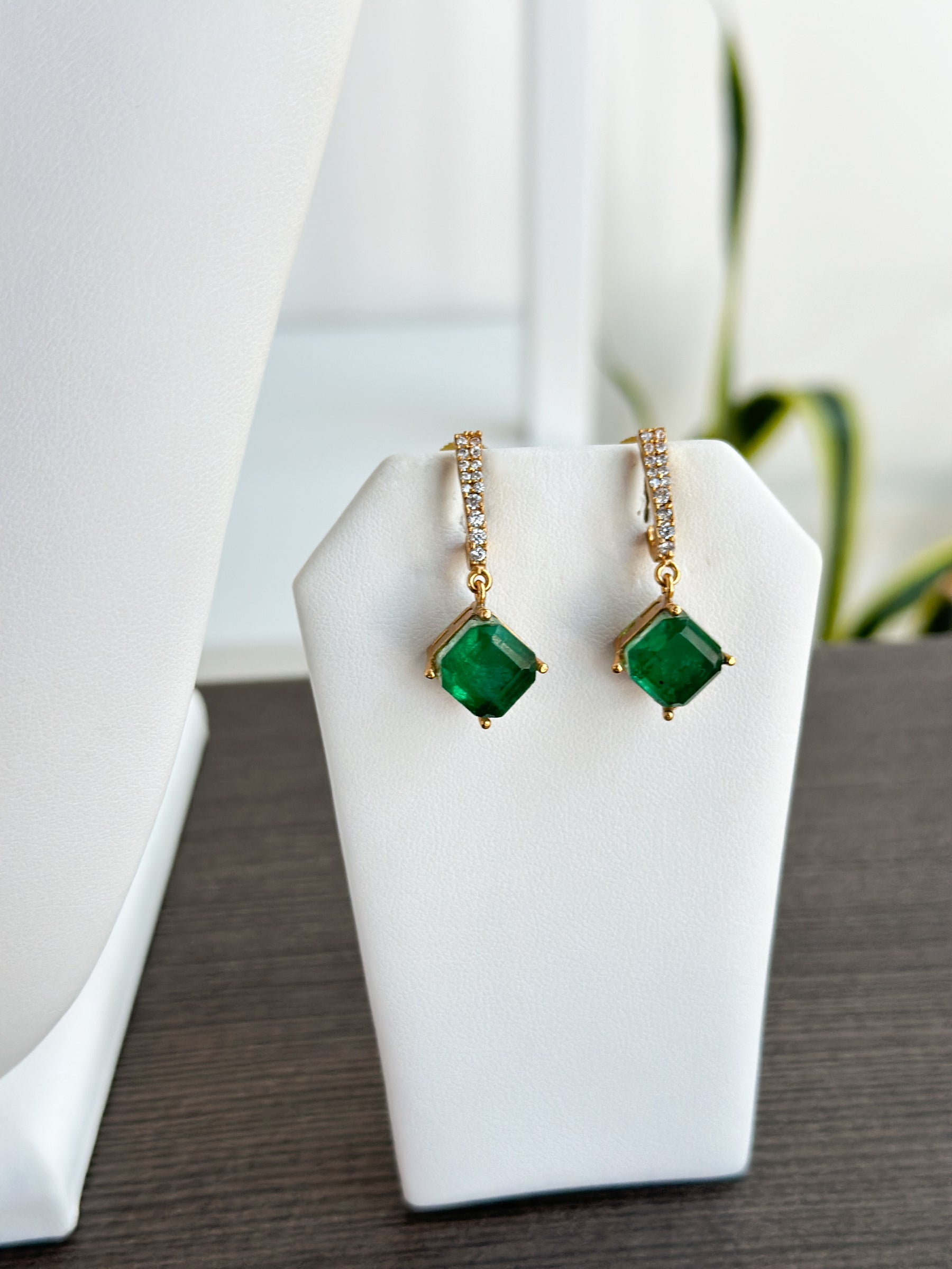 Mila | Emerald Pendant Set