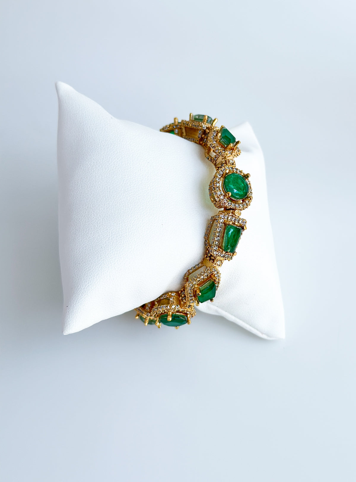 Amrita | Emerald Doublet Moissanite Bangle