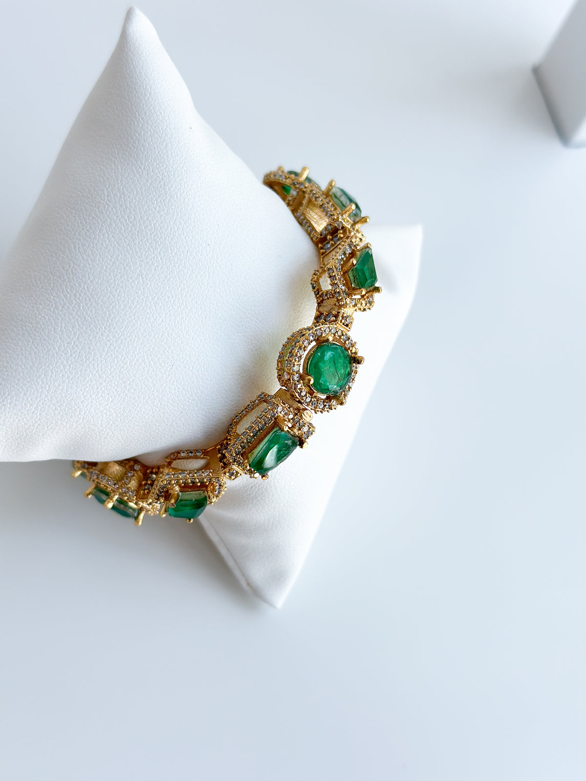 Amrita | Emerald Doublet Moissanite Bangle